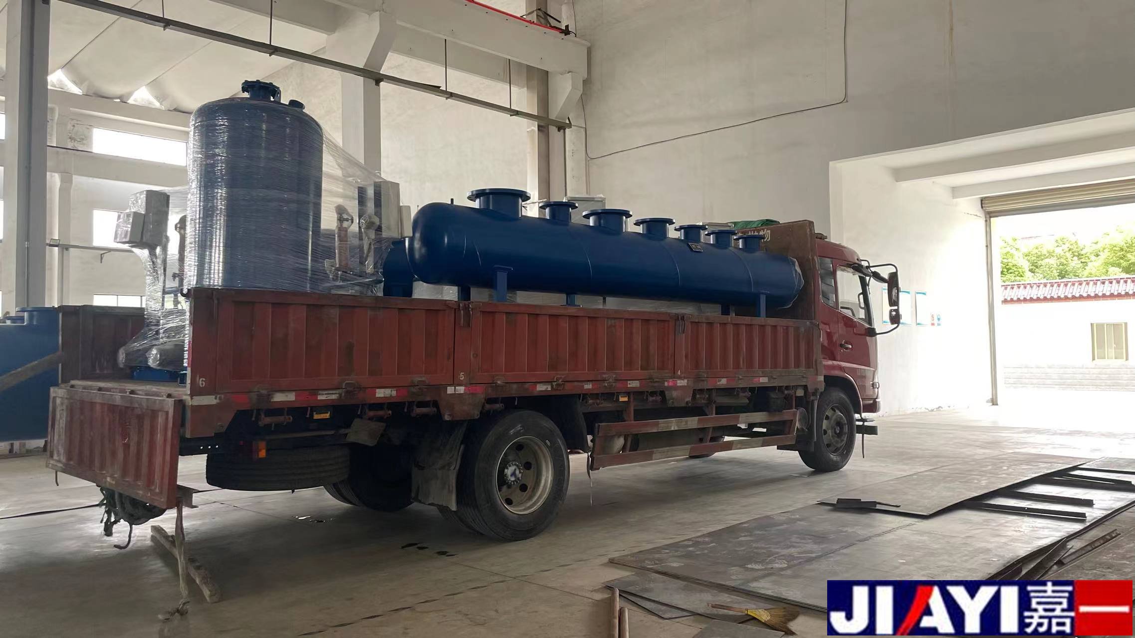 廣東珠海專車直達分、集水器2臺，全自動加藥裝置3套，定壓補水機組2套，全自動軟水器1臺，